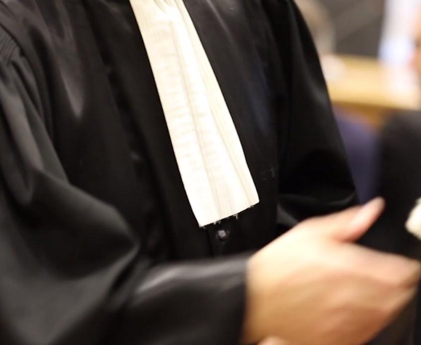 Robe d'avocat et signes distinctifs : le CNB pose la règle de l